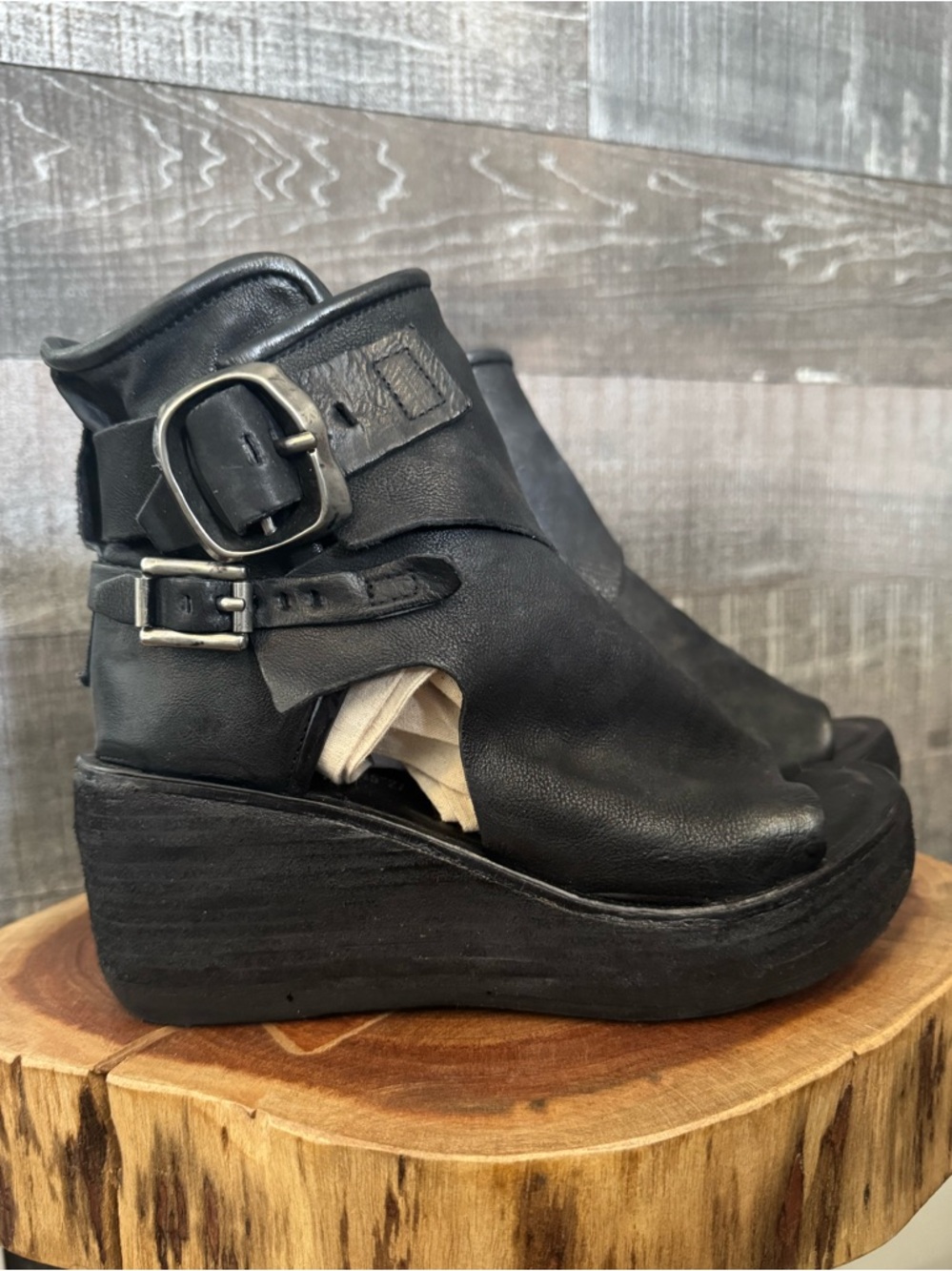 EUC 37 AS98 BLACK BUCKLED WEDGE SANDAL 6.5-7 US
